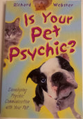 Is Your Pet Psychic?: Developing Psychic Communication with Your Pet (Paperback, 288 pages) by Richard Webster